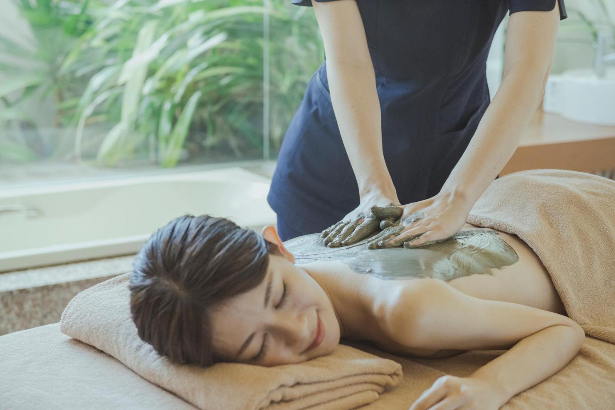 Okinawa Em Wellness Kurashinohakko Lifestyle Resort מראה חיצוני תמונה
