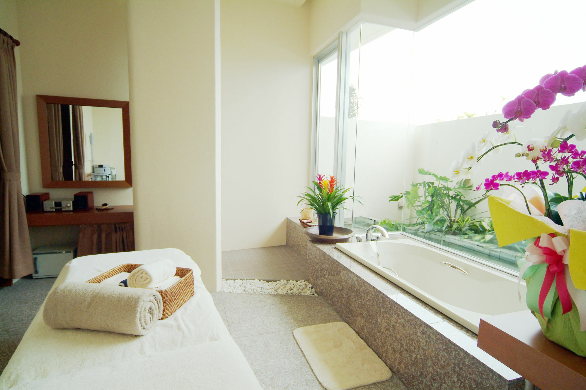 Okinawa Em Wellness Kurashinohakko Lifestyle Resort מראה חיצוני תמונה